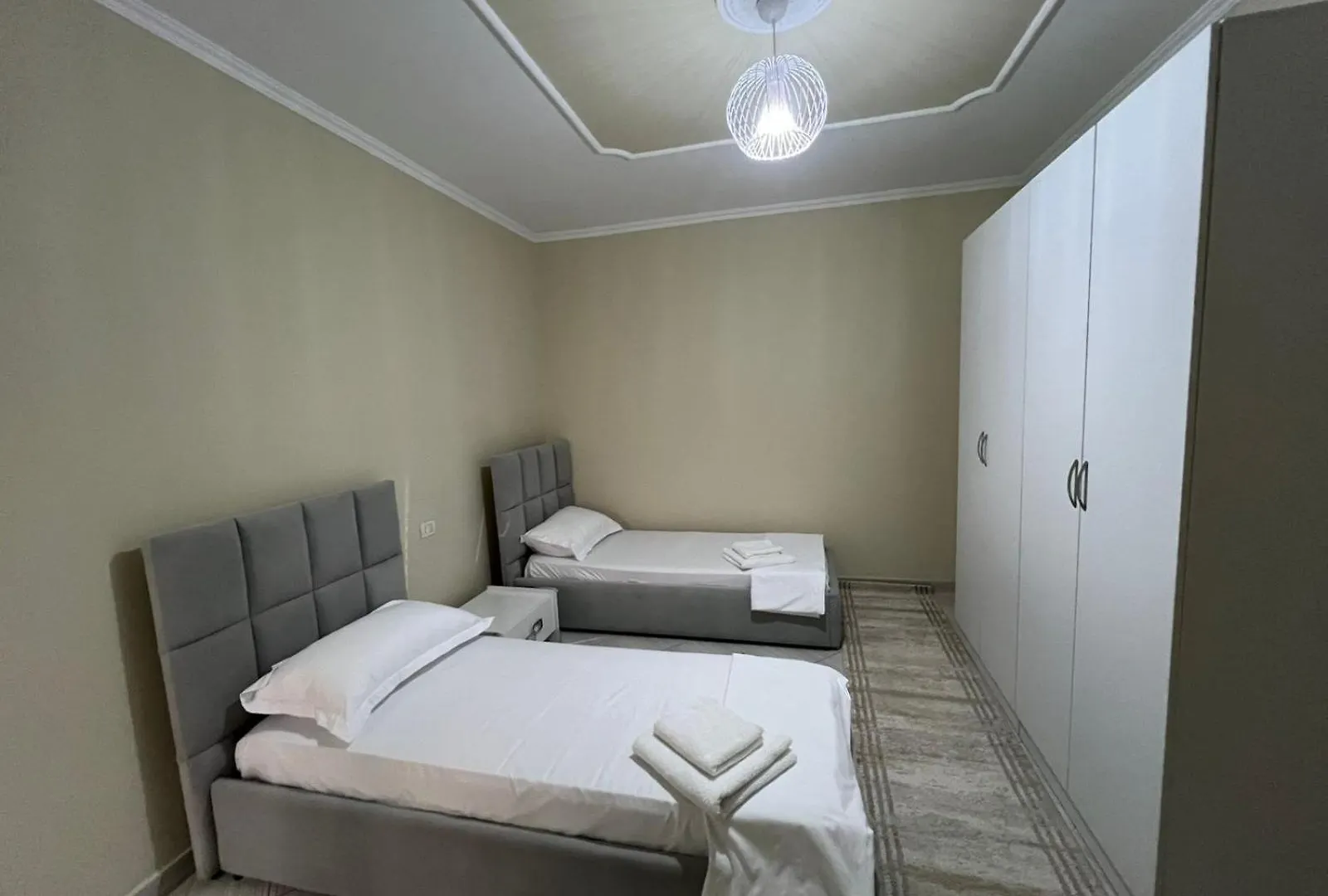 Leo Apartament Durrës Appartamento