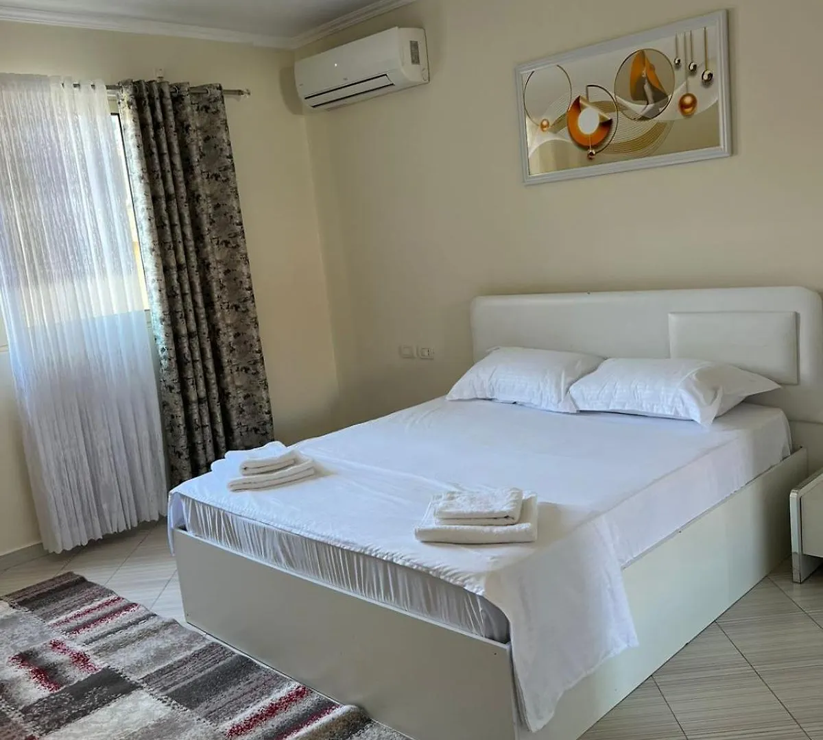 Leo Apartament Durrës Appartamento